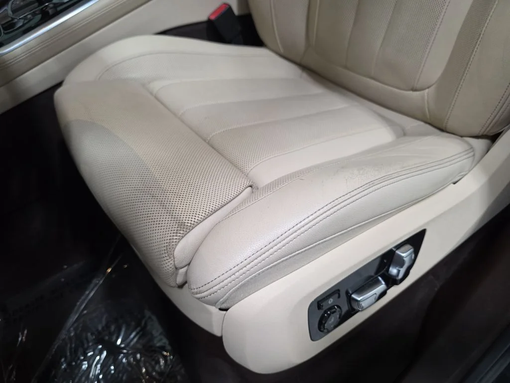 Used 2019 Black Sapphire Metallic BMW xDrive40i image 25