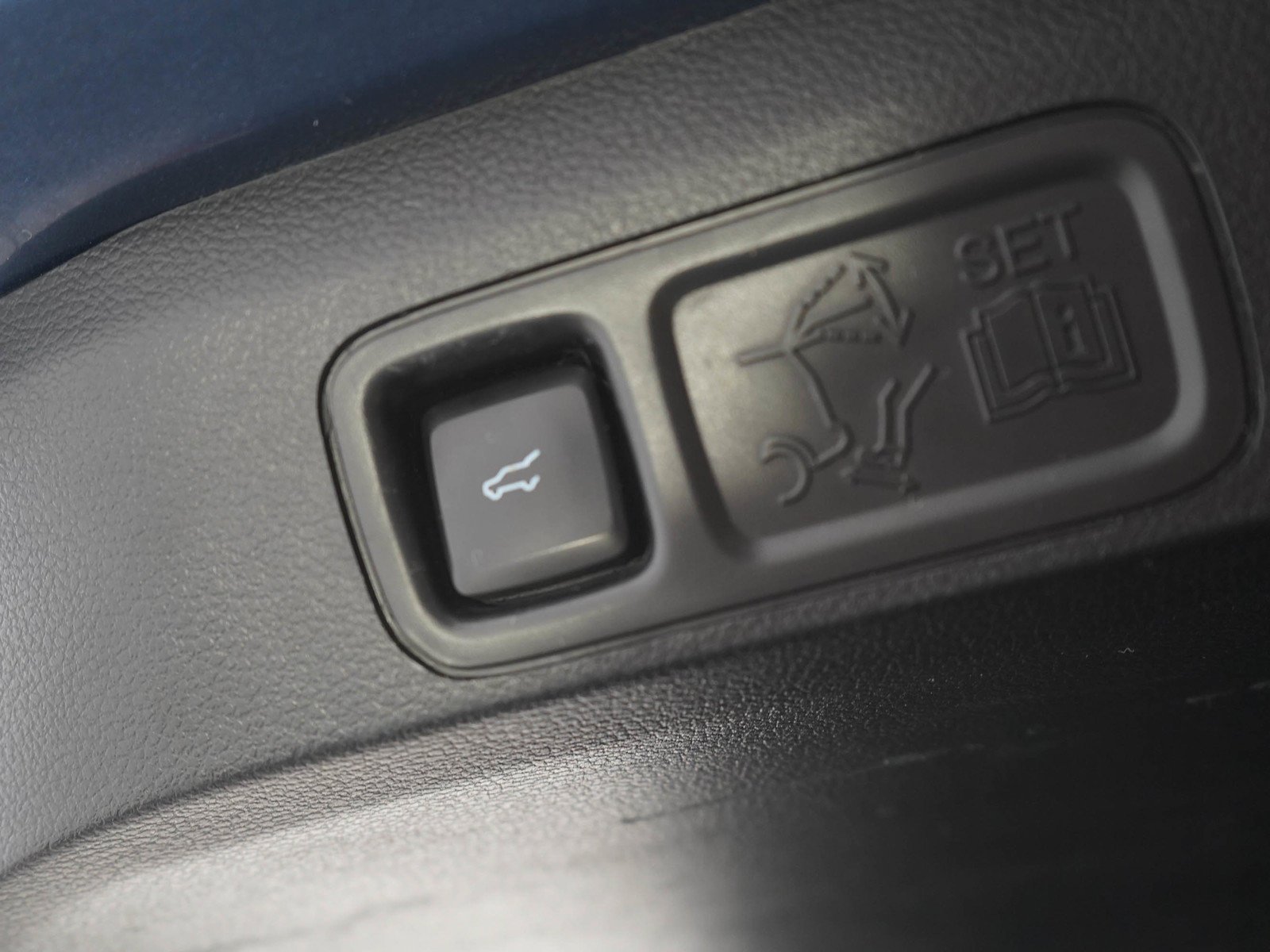 Used 2020 Blue Metallic Ford Limited image 18