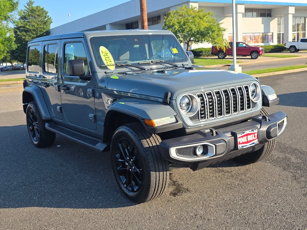 Used 2025 Anvil Clear Coat Jeep Sahara 4xe image 9