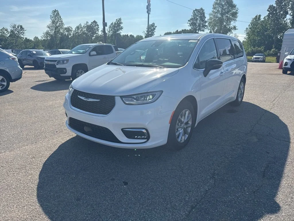 2026 Chrysler Pacifica's photo