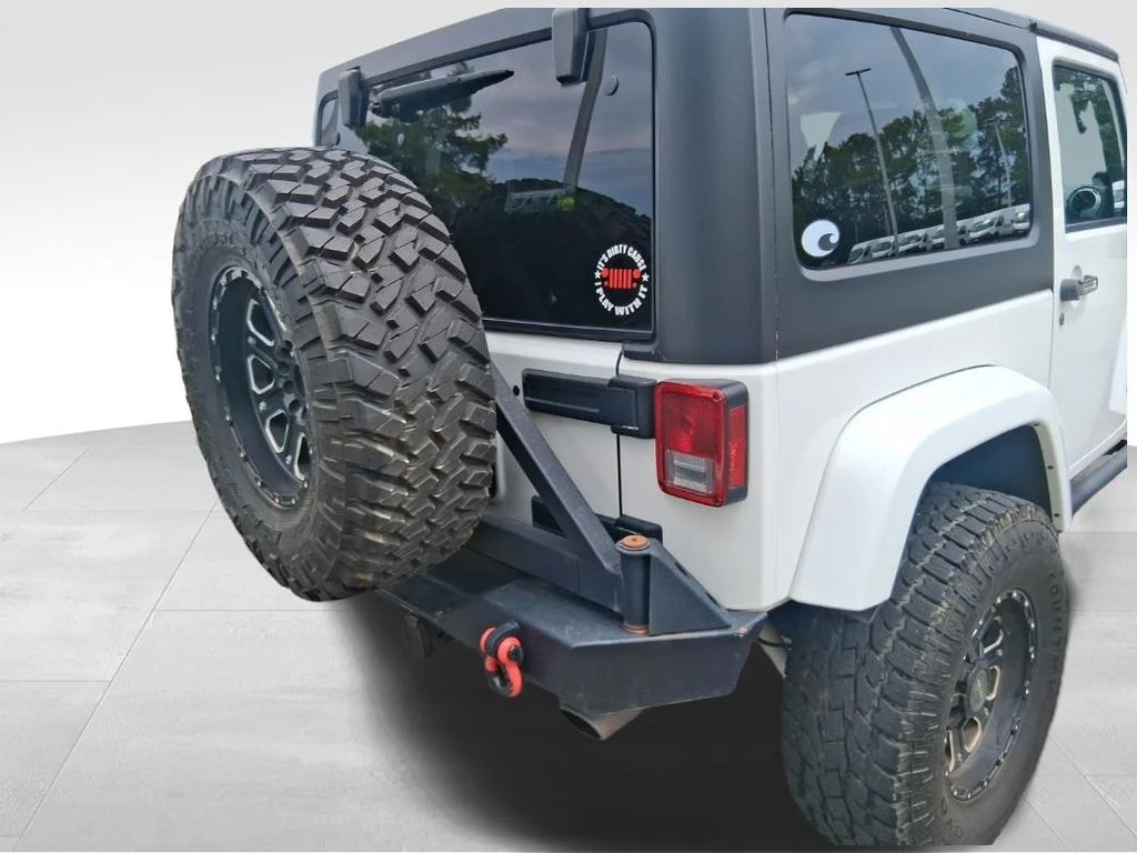 Used 2012 White Jeep Sahara image 5