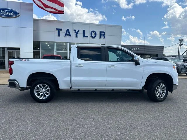 Used 2022 Summit White Chevrolet LT image 19