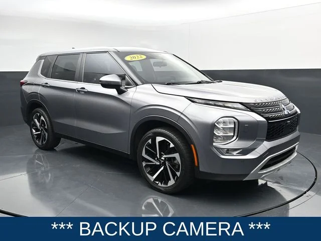 Used 2022  Mitsubishi SE image 1