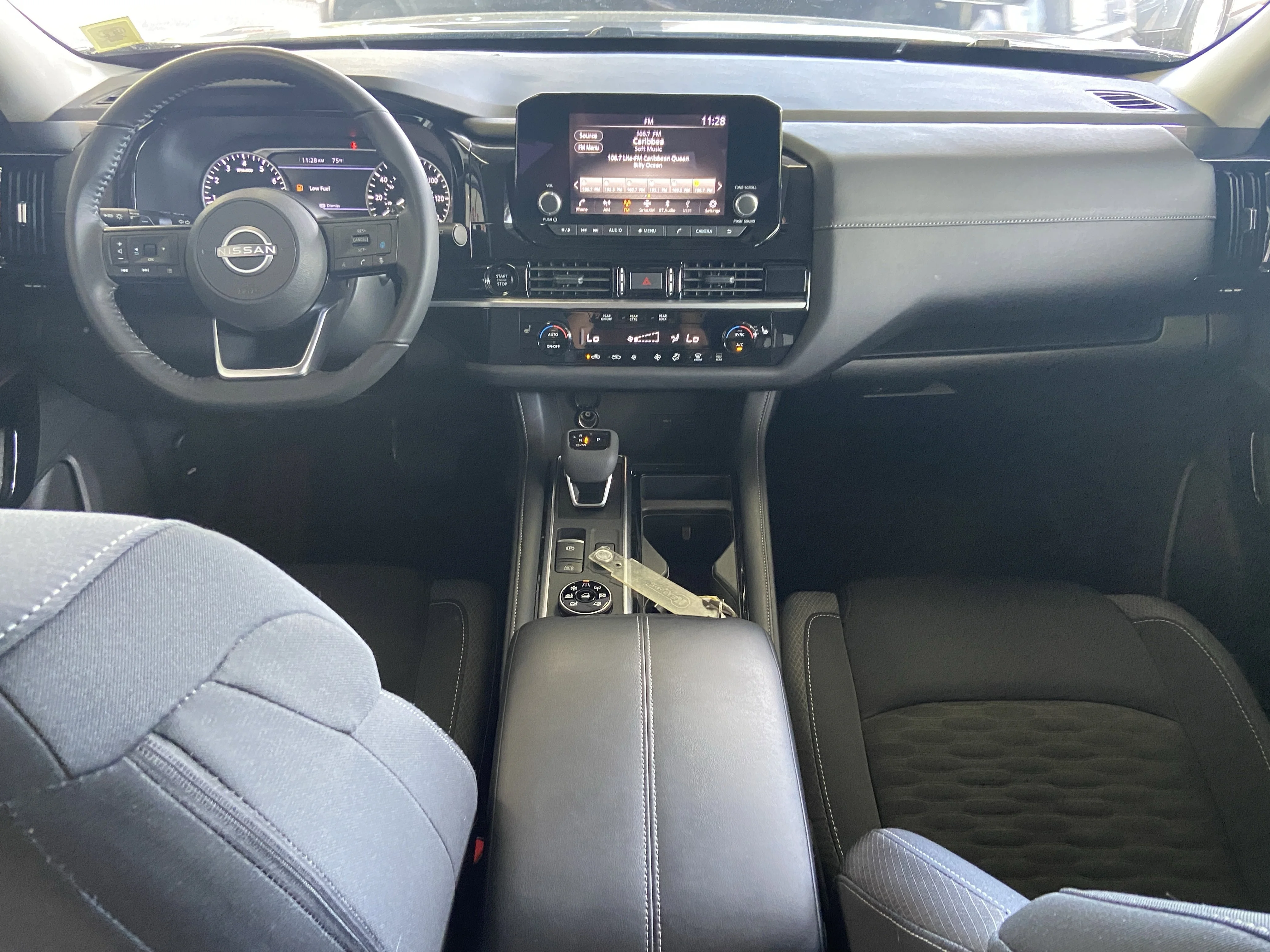 2025 Nissan Pathfinder SV - Photo 13