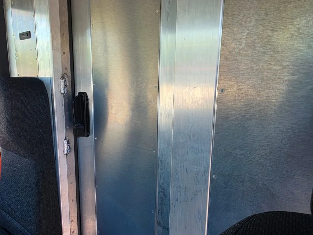 Used 2024 Oyster White BrightDrop EJY image 22