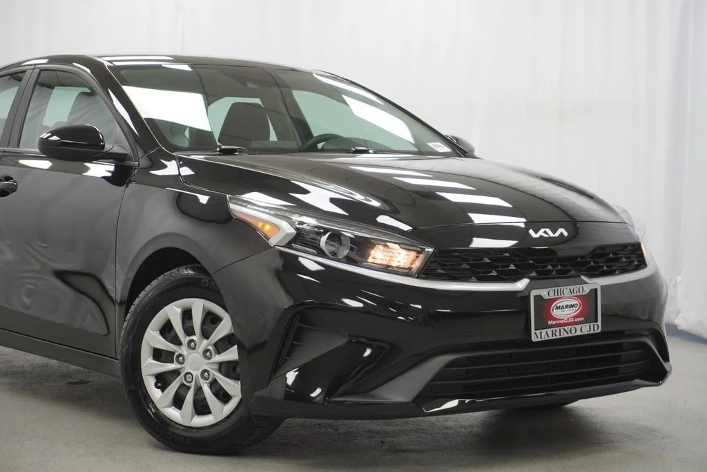 Used 2024 Black Kia LX image 4
