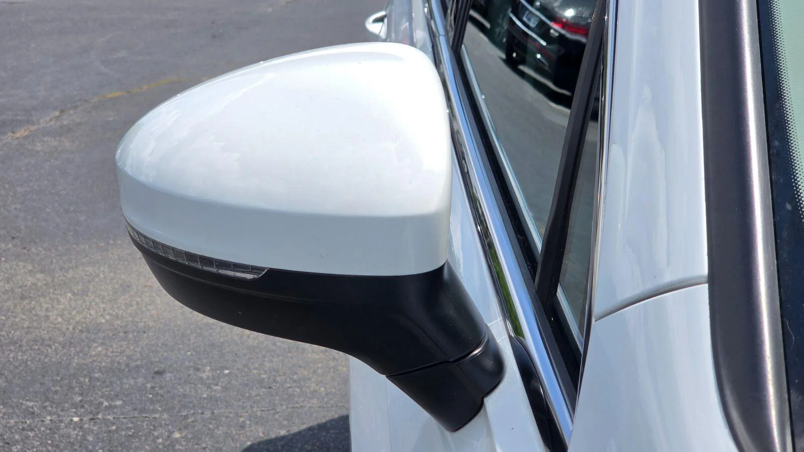 Certified Used 2022 Pure White Volkswagen SE image 11