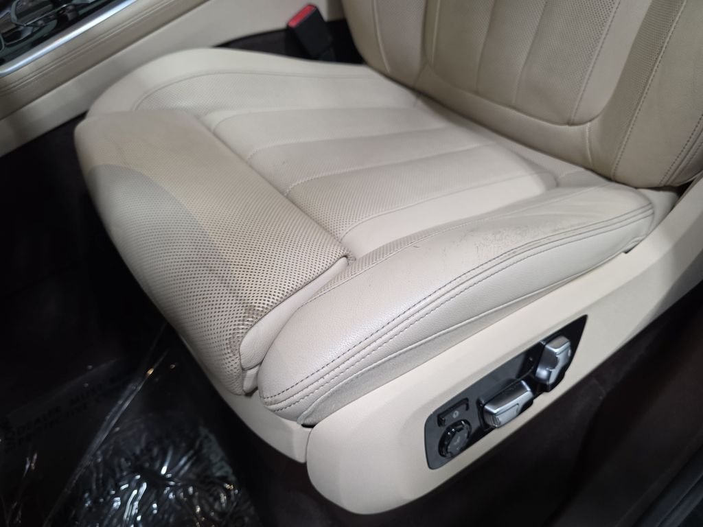 Used 2019 Black Sapphire Metallic BMW xDrive40i image 25
