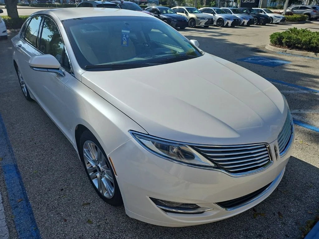 2015 Lincoln MKZ Hybrid's photo