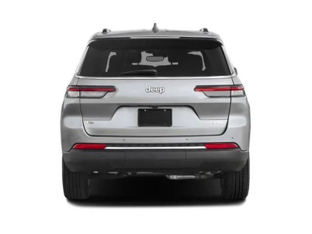 Used 2023 Silver Zynith Jeep Laredo image 8