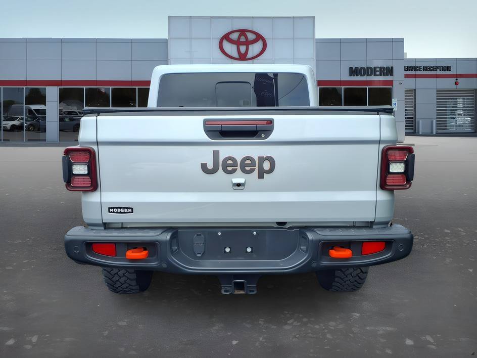 Used 2024 Silver Zynith Clearcoat Jeep Mojave X image 5