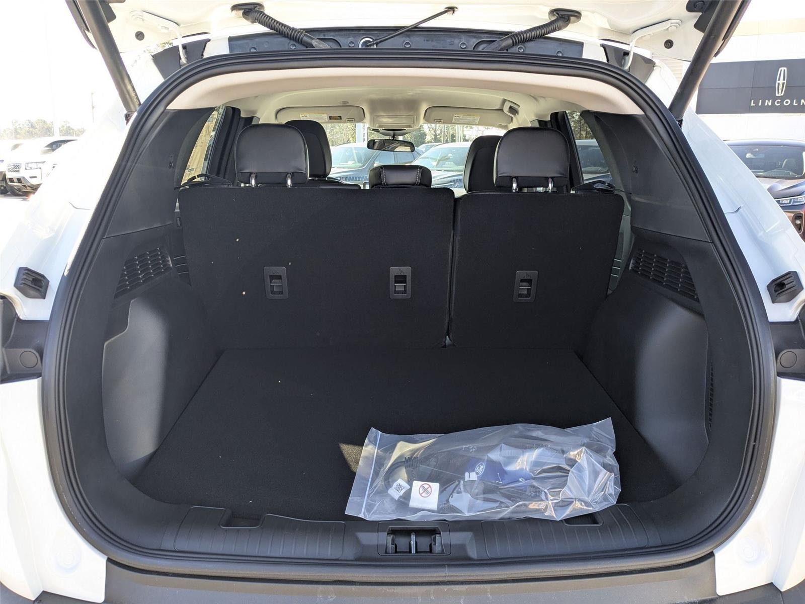 New 2025 Star White Metallic Tri-coat Ford Plug-in Hybrid image 30