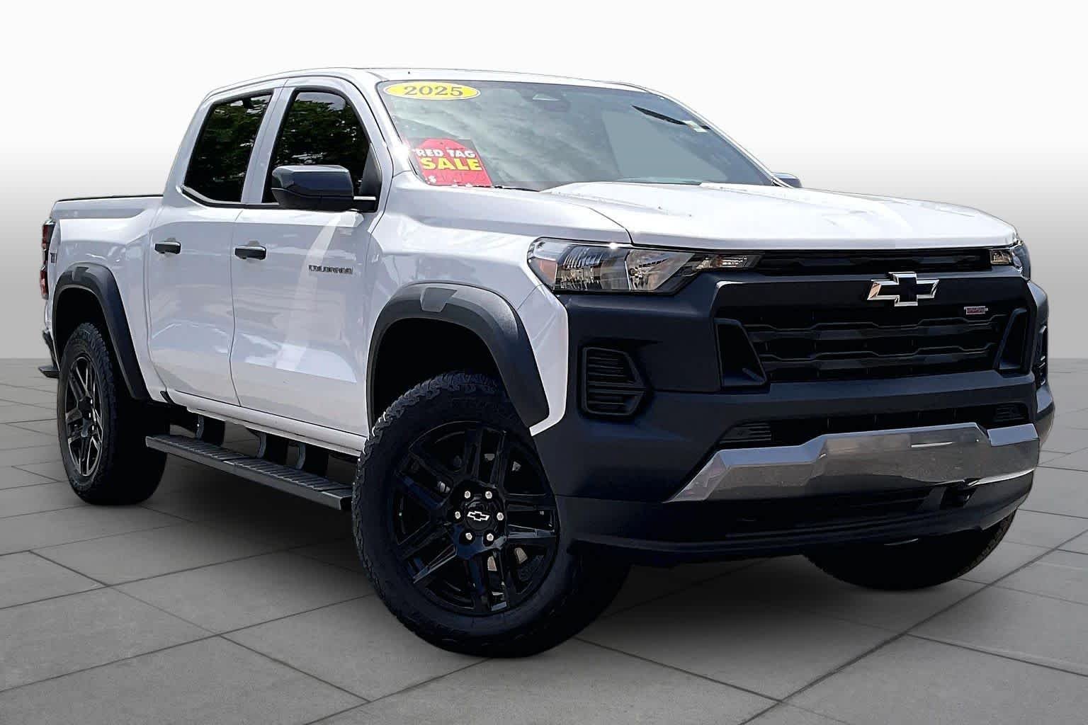 Used 2025 Summit White Chevrolet 4WD Trail Boss image 3
