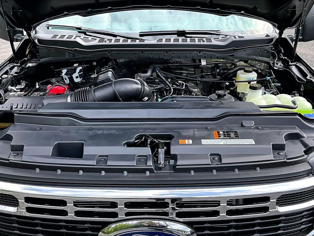 New 2026 Carbonized Gray Metallic Ford XLT image 11