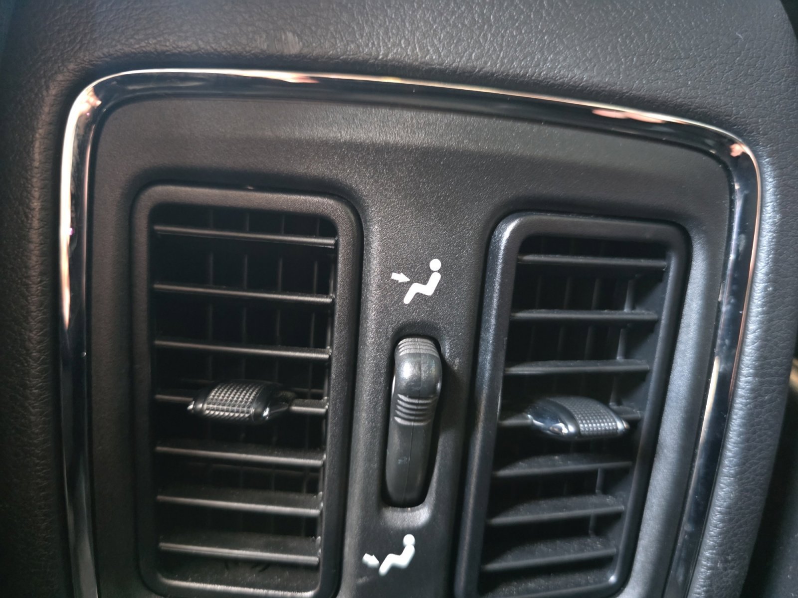 Used 2019 Bright White Clearcoat Jeep Altitude image 22