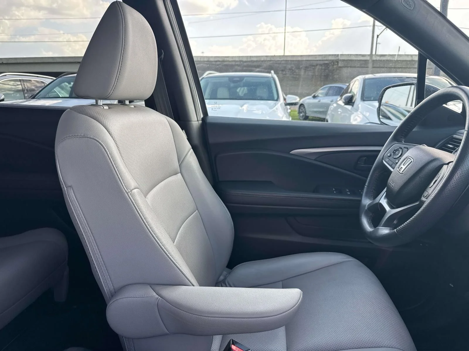 Used 2023 Silver Honda EX-L image 10