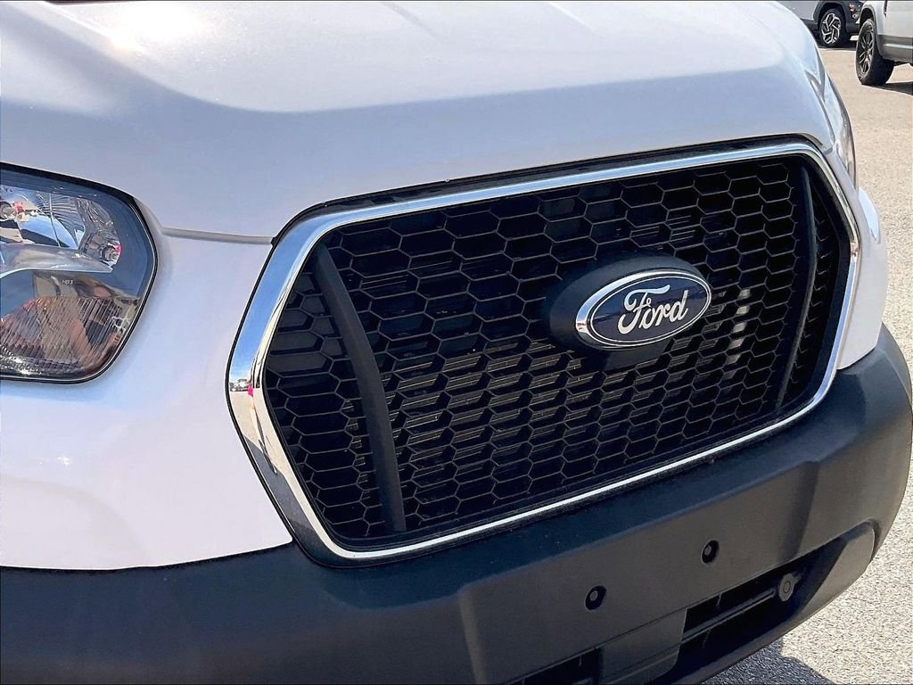 Used 2025 White Ford Base image 27