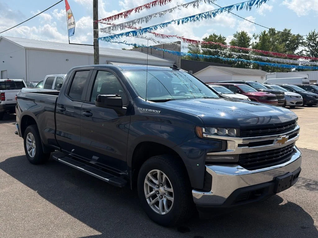 Used 2020 Blue Chevrolet LT image 9