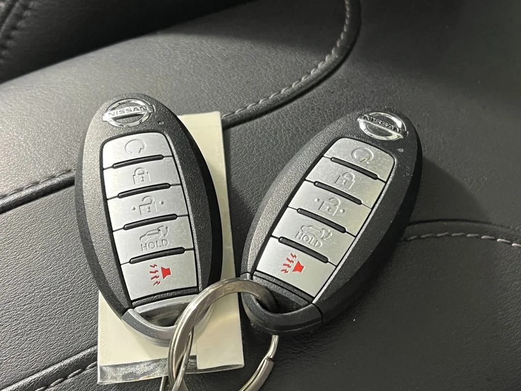 Used 2020 White Nissan SL image 30