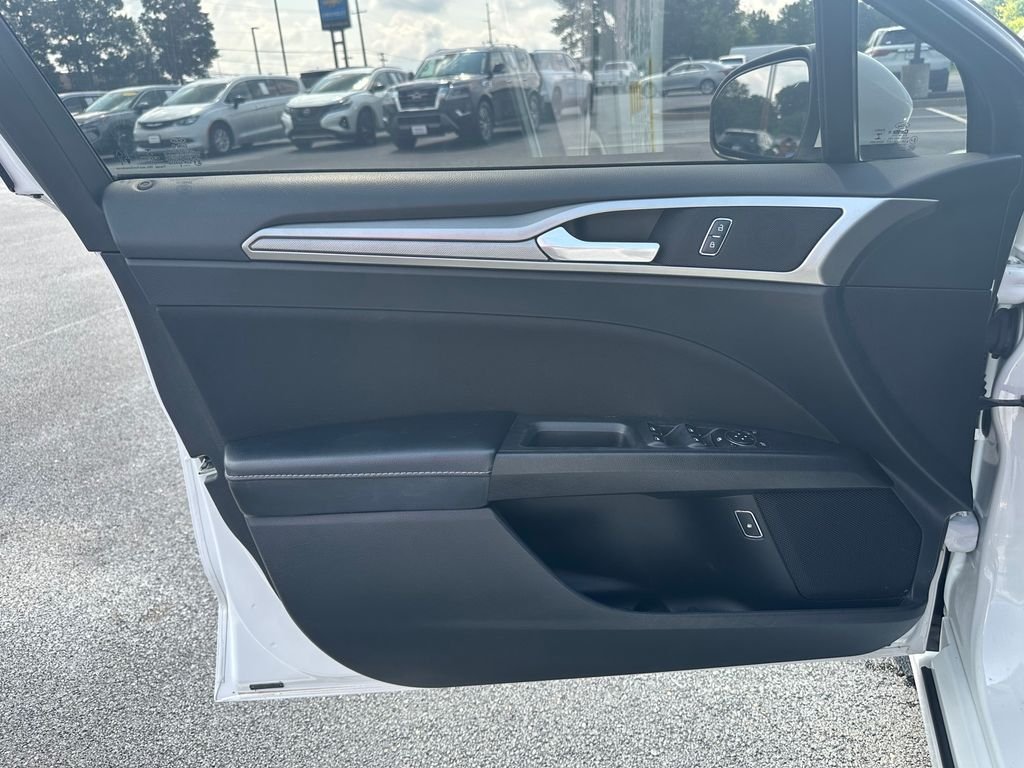 Used 2020 White Ford SE image 12