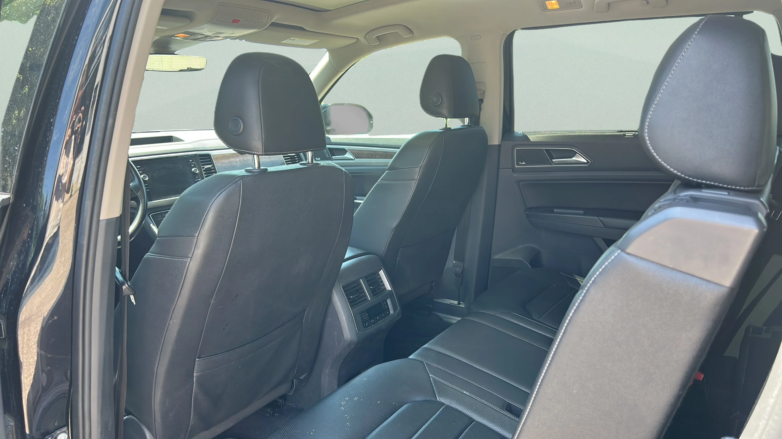 Used 2018 Black Volkswagon SEL PREMIUM image 12