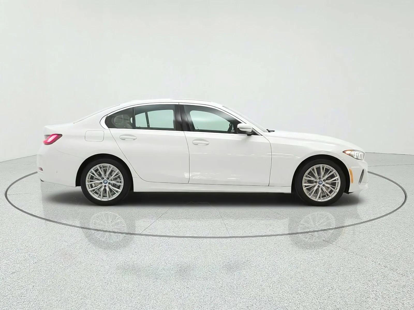 Used 2024 Alpine White BMW 330e Plug-In Hybrid image 4