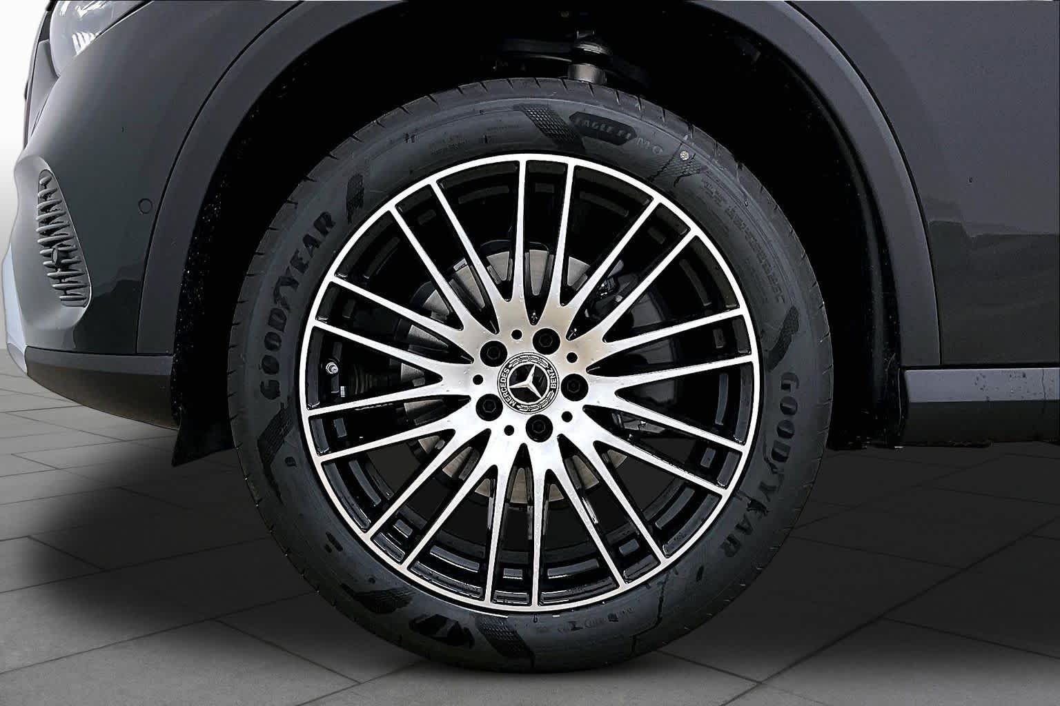 New 2026 Obsidian Black Metallic Mercedes-Benz GLC 300 image 11