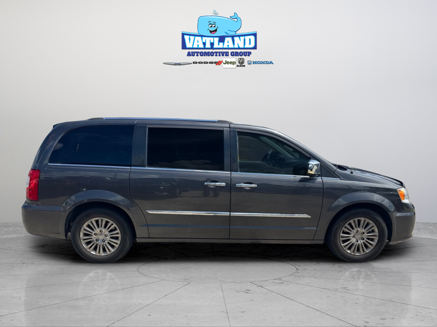 Used 2016 Gray Chrysler Limited image 39