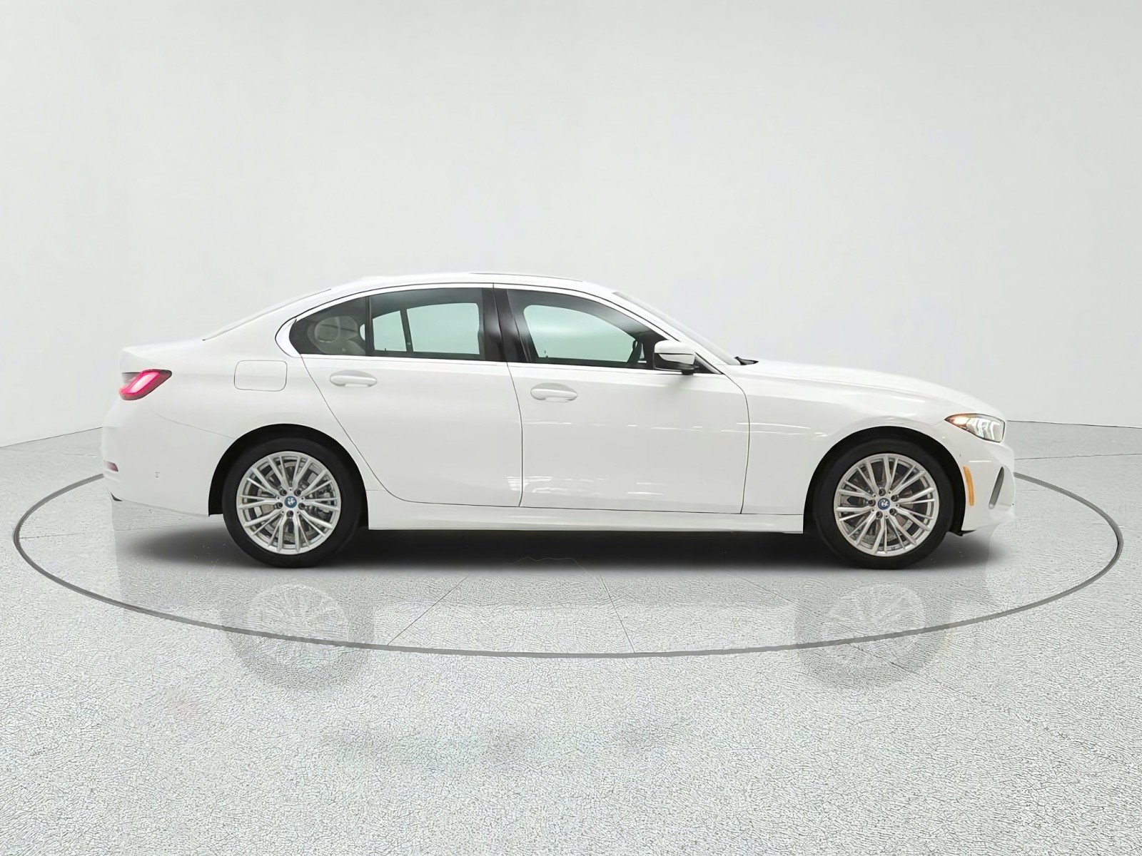 Used 2024 Alpine White BMW 330e Plug-In Hybrid image 4
