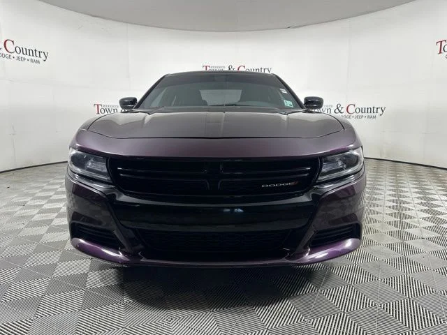 Used 2020  Dodge SXT image 2