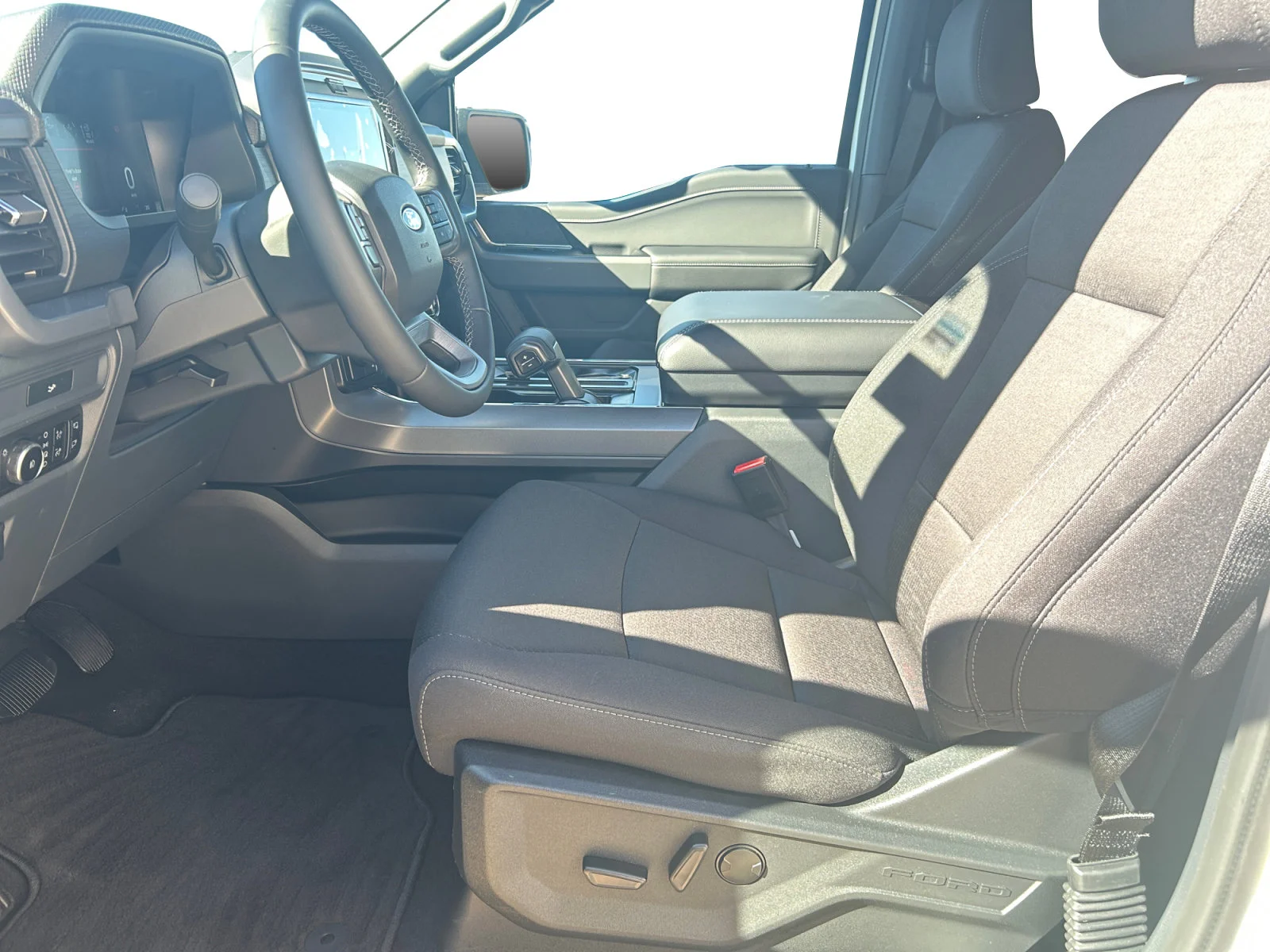New 2026 Oxford White Ford XLT image 14