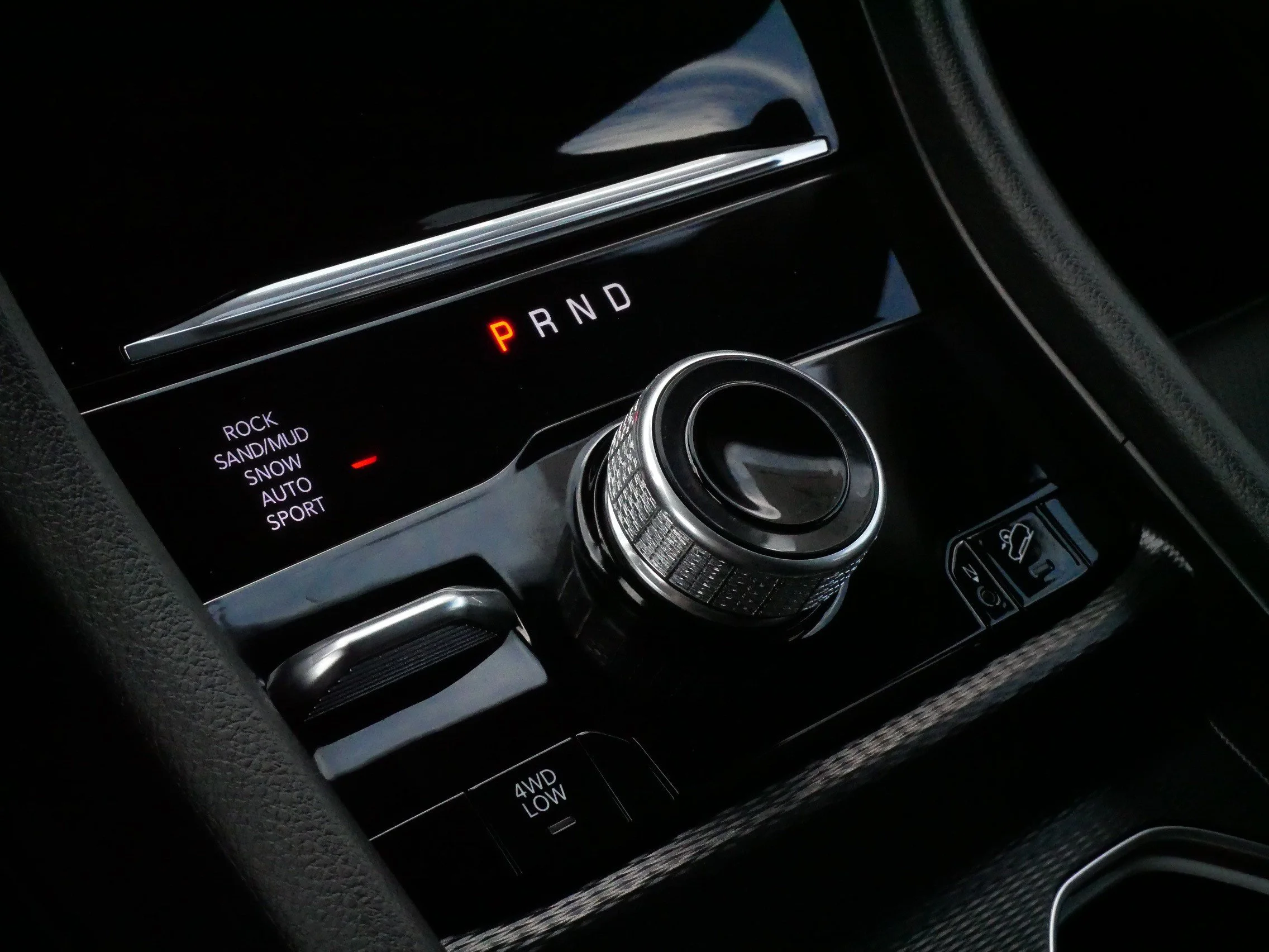 Used 2025 Diamond Black Crystal Pearlcoat Jeep  image 24