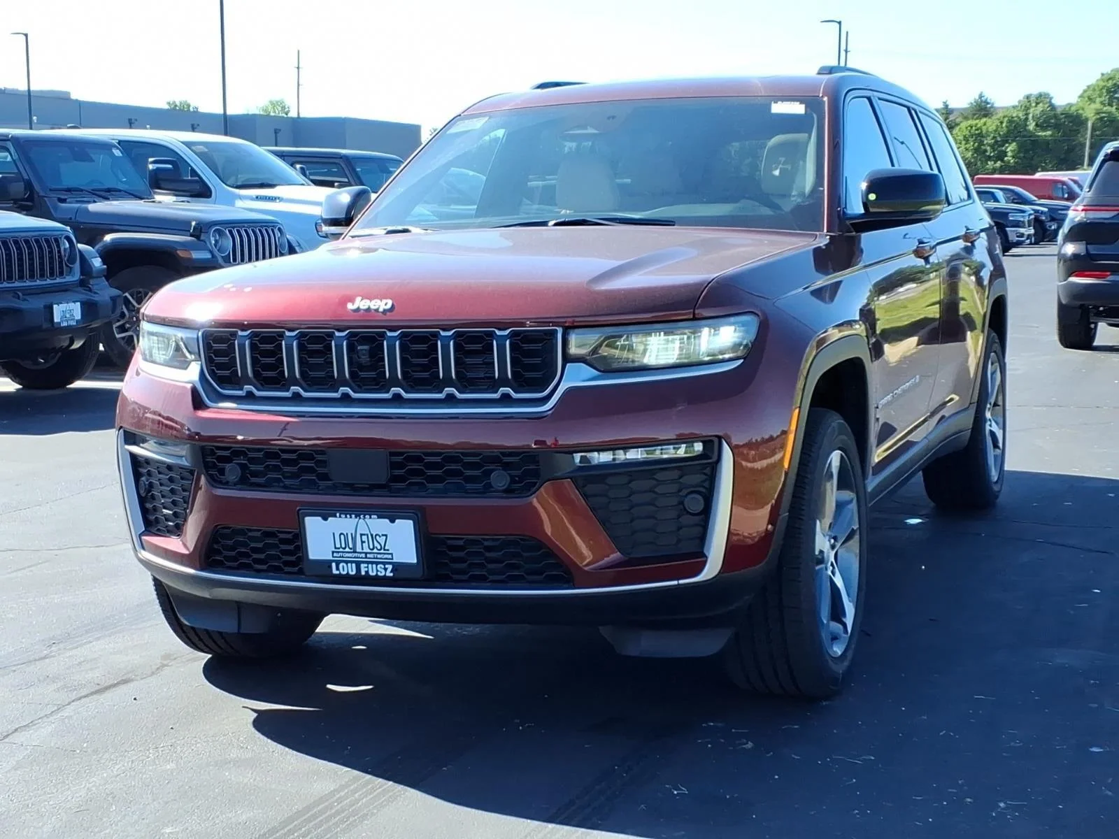 New 2026 VELVET RED PEARL COAT JEEP LIMITED 4X4 image 2