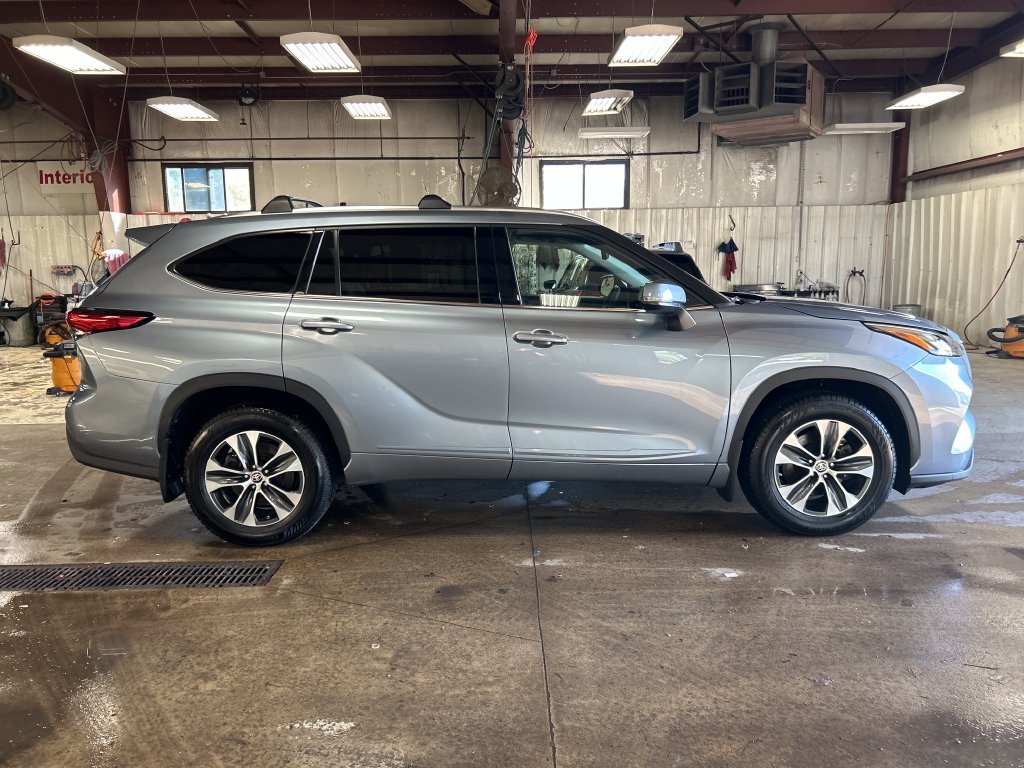 Used 2021  Toyota XLE image 6