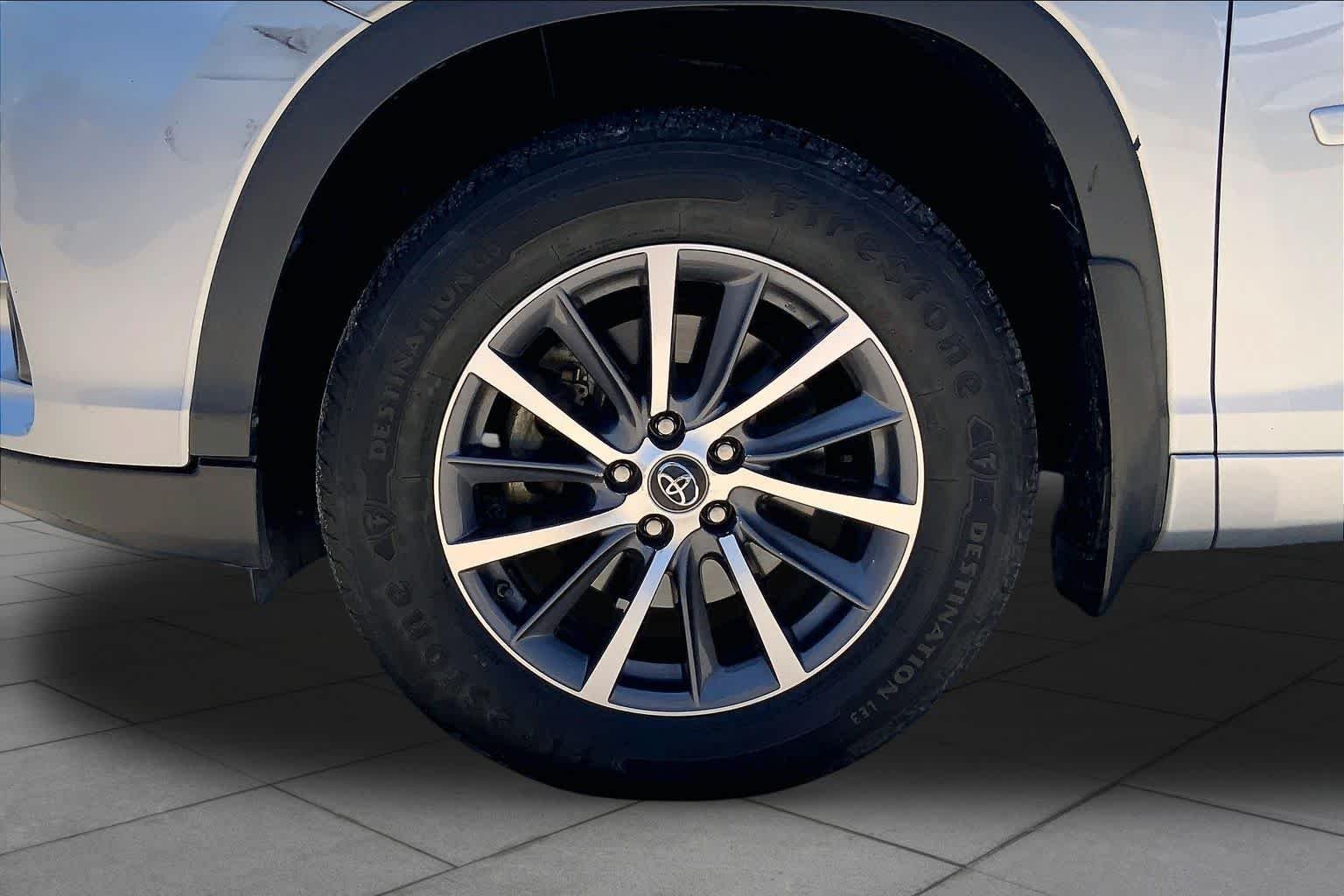 Used 2018 Celestial Silver Metallic Toyota XLE image 11
