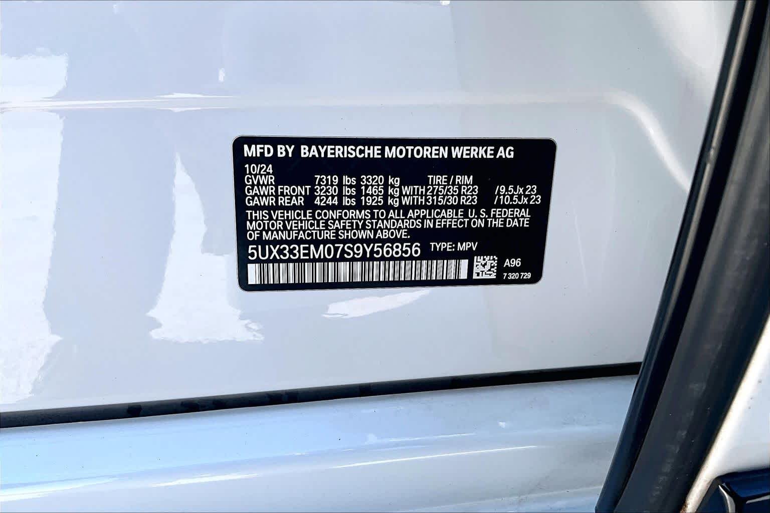 Used 2025 Mineral White Metallic BMW M60i image 32