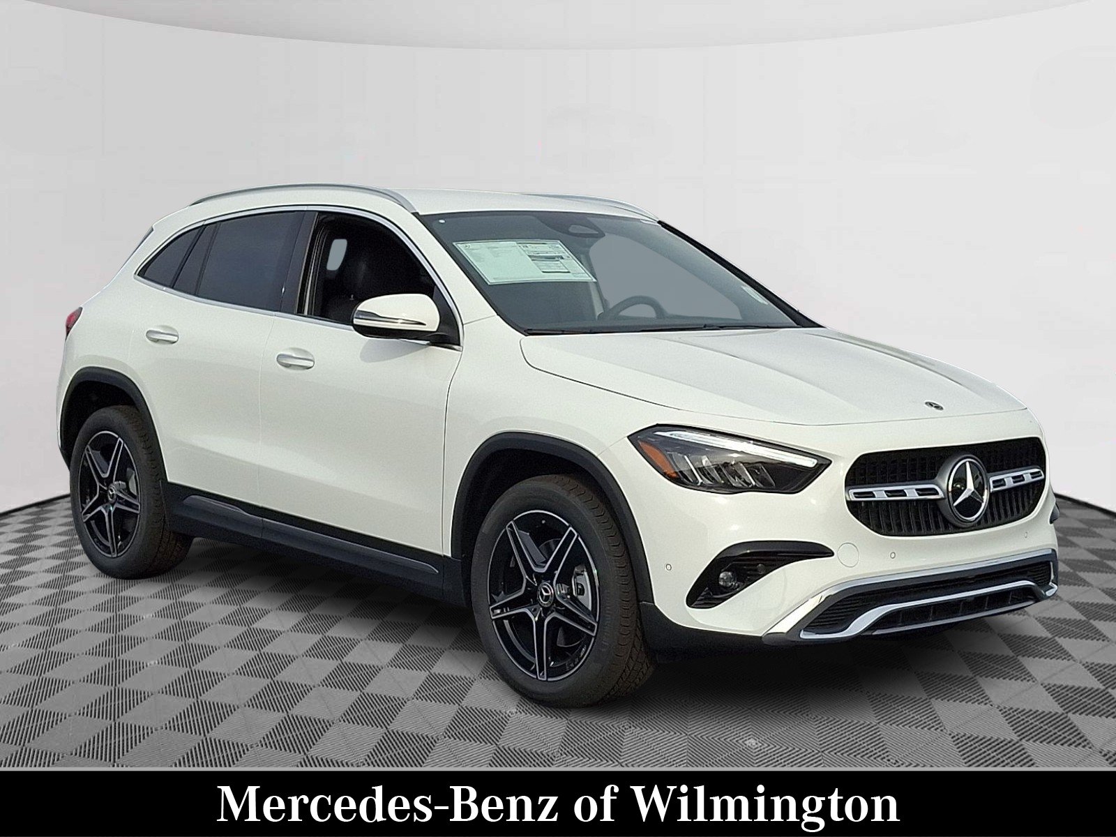 New 2026 Polar White Mercedes-Benz GLA 250 image 1