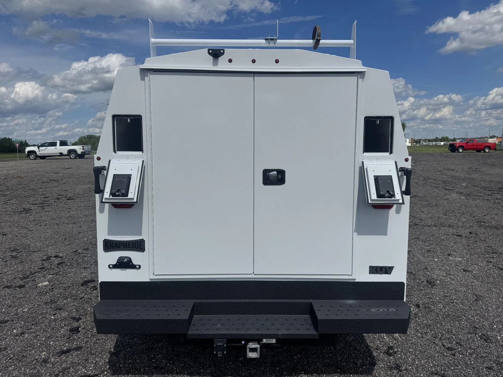 New 2026 Summit White Chevrolet 1WT image 3