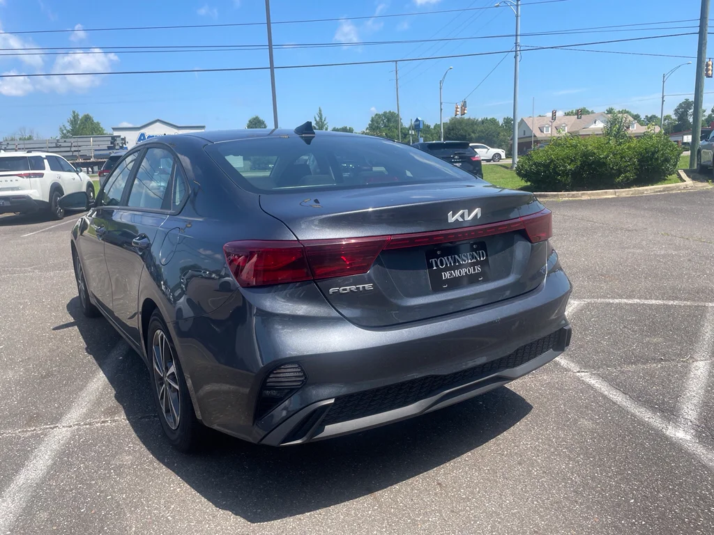 Used 2024 Gravity Gray Kia LXS image 3