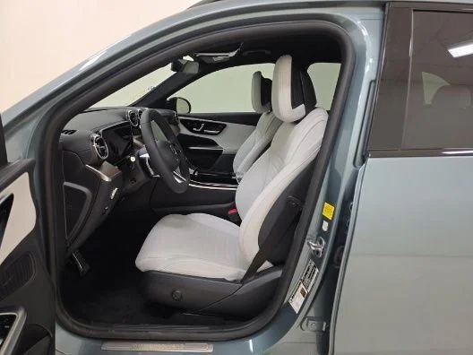 Used 2025 Silver Mercedes-Benz GLC 300 image 2