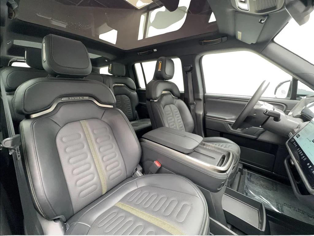 Used 2026 Blue Rivian Dual Motor Standard Pack image 31