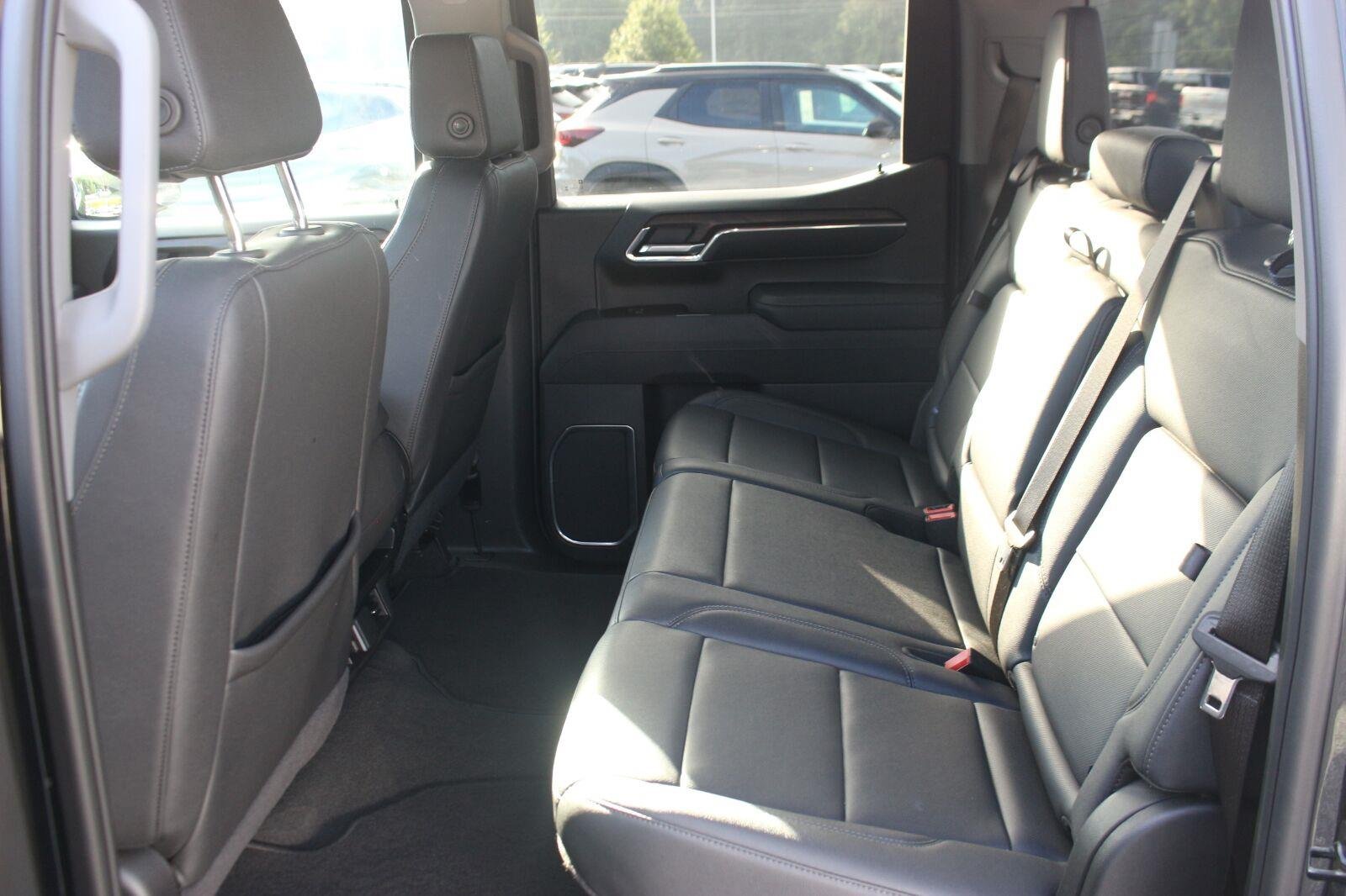 Used 2025 Onyx Black GMC SLT image 35