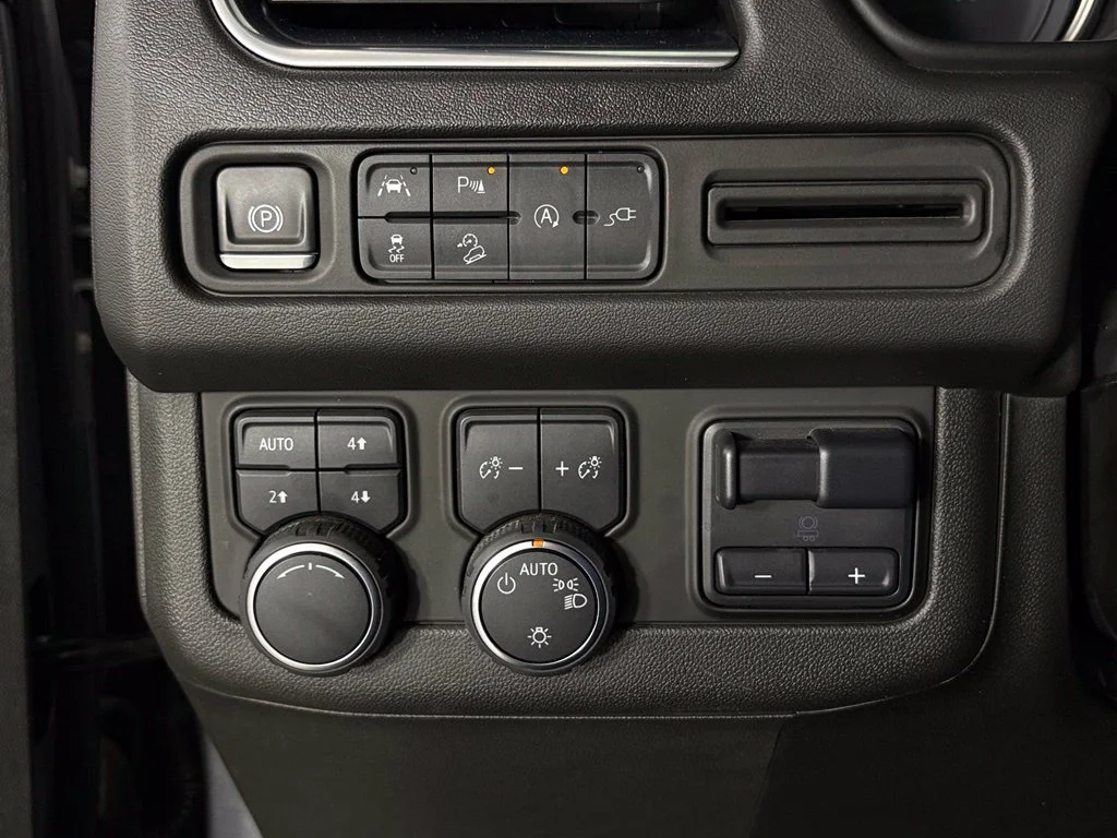 Used 2021 Gray Chevrolet Z71 image 23