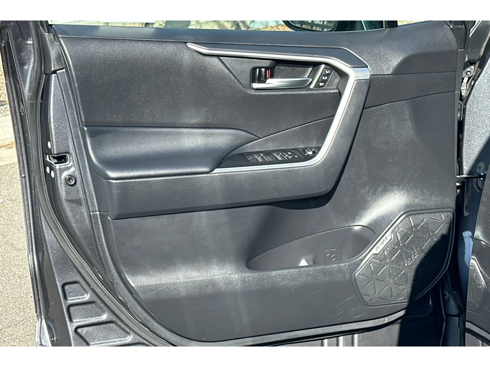 Used 2023 Magnetic Gray Metallic Toyota XLE Premium image 11