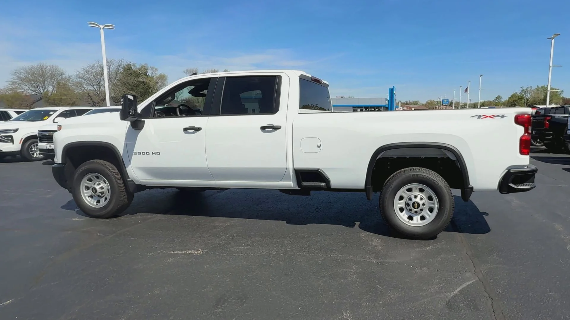 New 2026 Summit White Chevrolet WT image 10