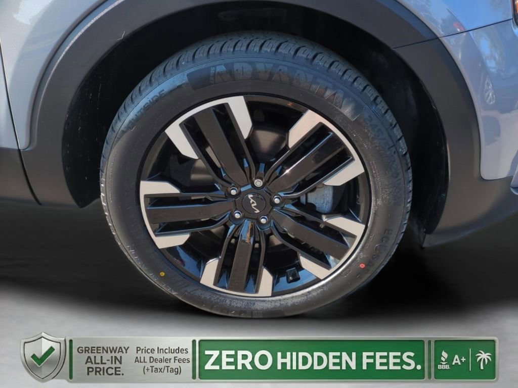 Used 2023 Everlasting Silver Kia SX image 37