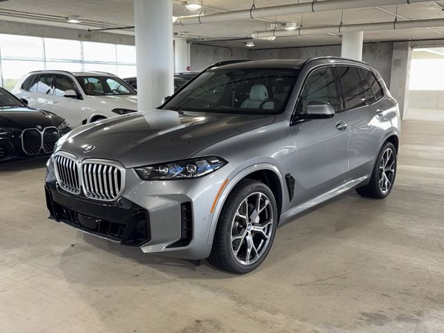 New 2026 Skyscraper Grey Metallic BMW sDrive40i image 3