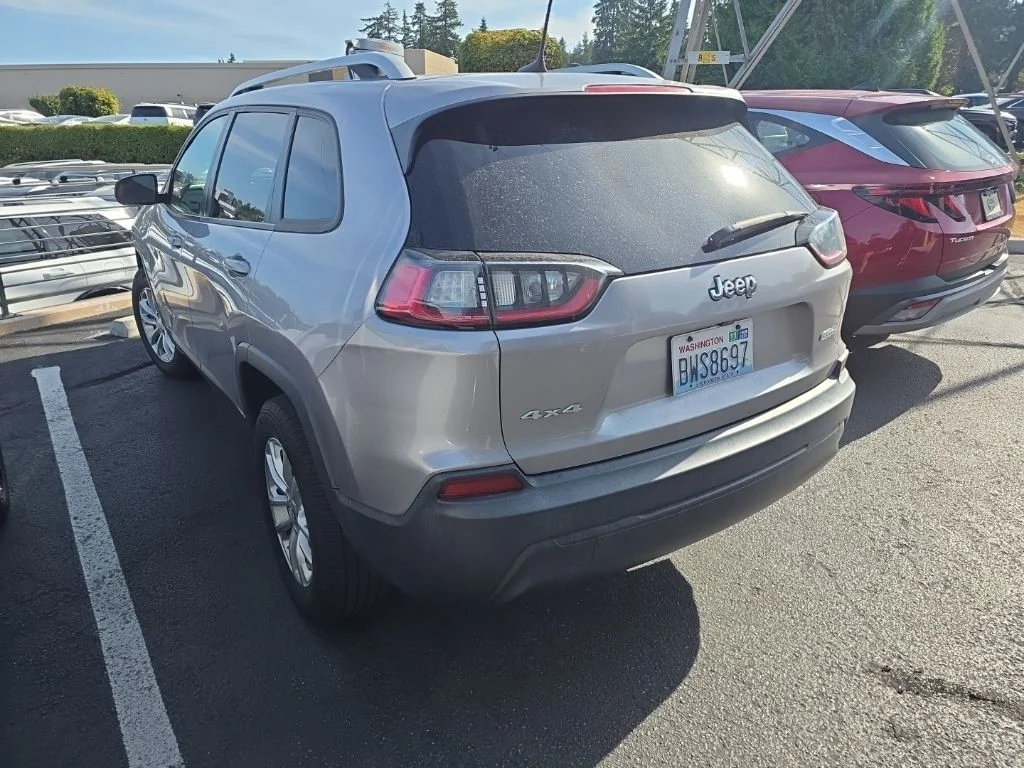 Used 2020 Silver Jeep Latitude image 4