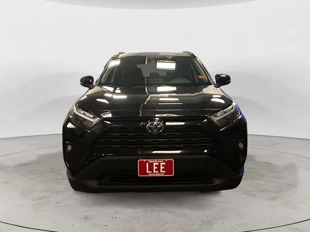 Used 2022 Midnight Black Toyota XLE Premium image 8