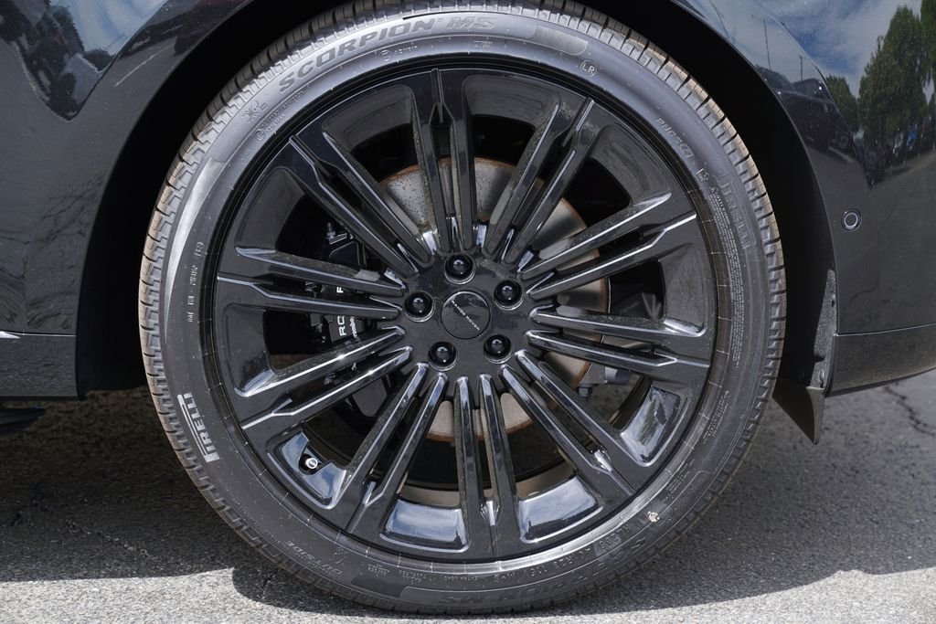 New 2026 Santorini Black Land Rover SE image 8